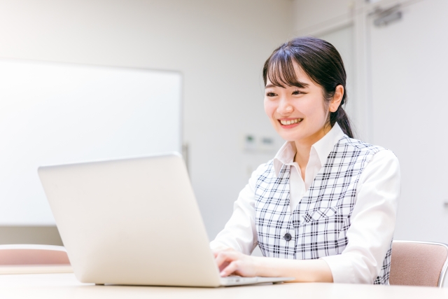 【会社の成長を支える総務担当】会社の“縁の下の力持ち”として成長をサポート◆土日祝休み◆経験者優遇