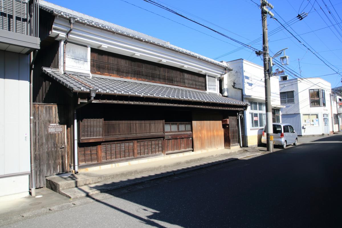 古い商家の残る街並み