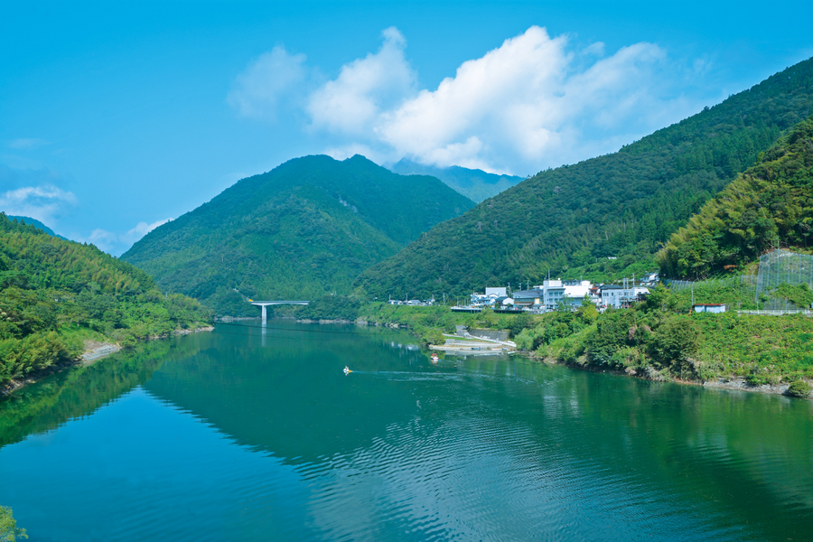 ダム湖が望めるロケーション（大川村）