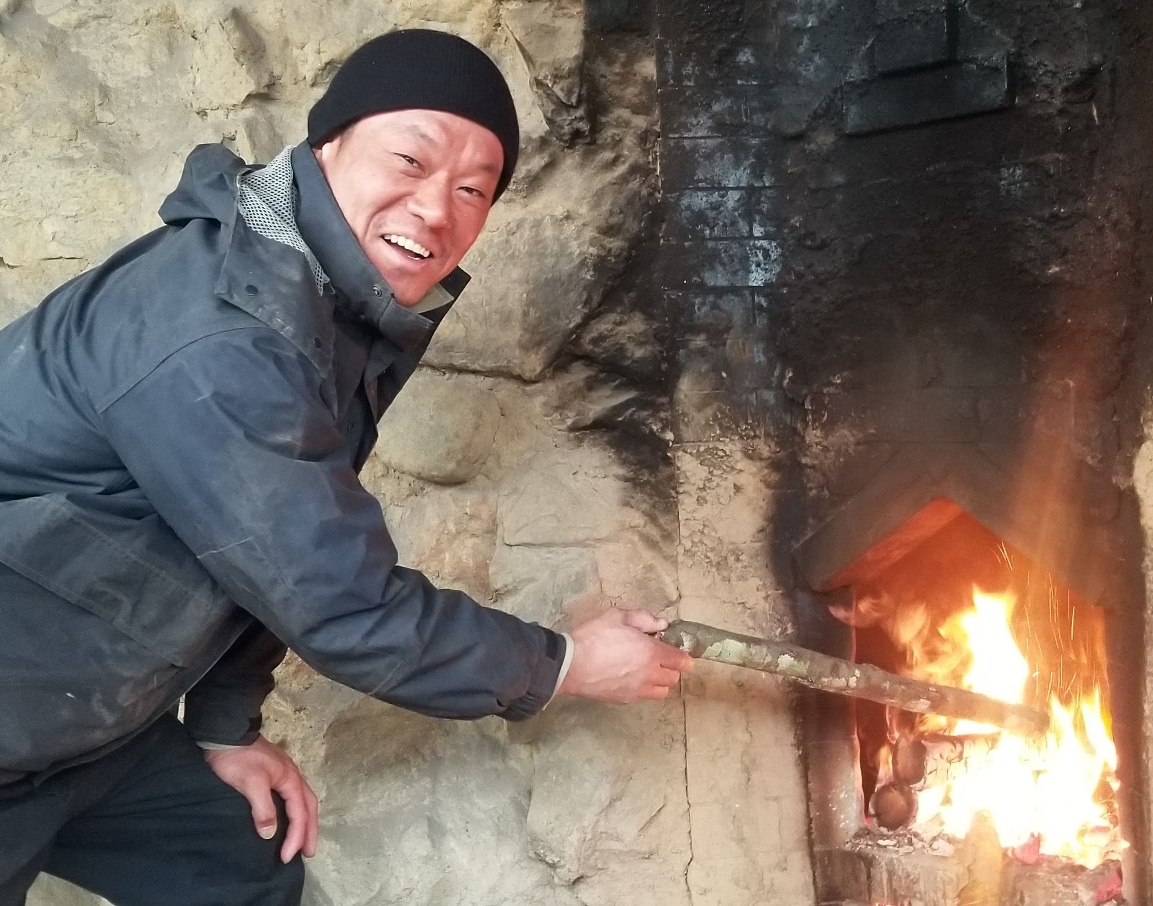 サーフィンを愛する 炭焼き職人