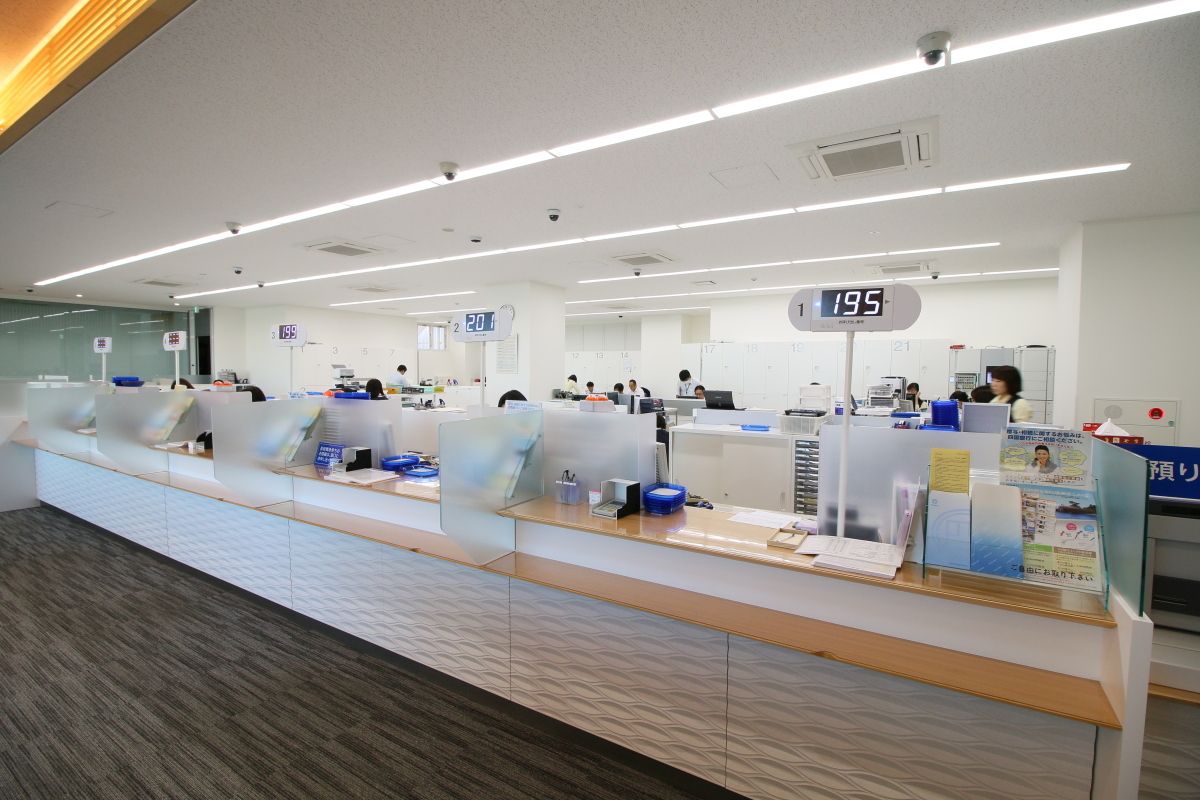 【広報業務】当行の総合企画部で広報業務をお任せします◆新聞社、出版社、各企業での広報誌担当経験者、文書作成、校正、レイアウト作業経験のある方◆正社員登用の可能性あり