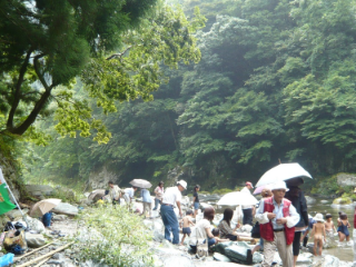 2008年、立川体験交流会イベント。たくさんのお客さんに加え、町民も参加して賑やかに開催されました。ただ、住人の数はこの10数年で減少し、イベントをやるにもマンパワー不足が心配されています。