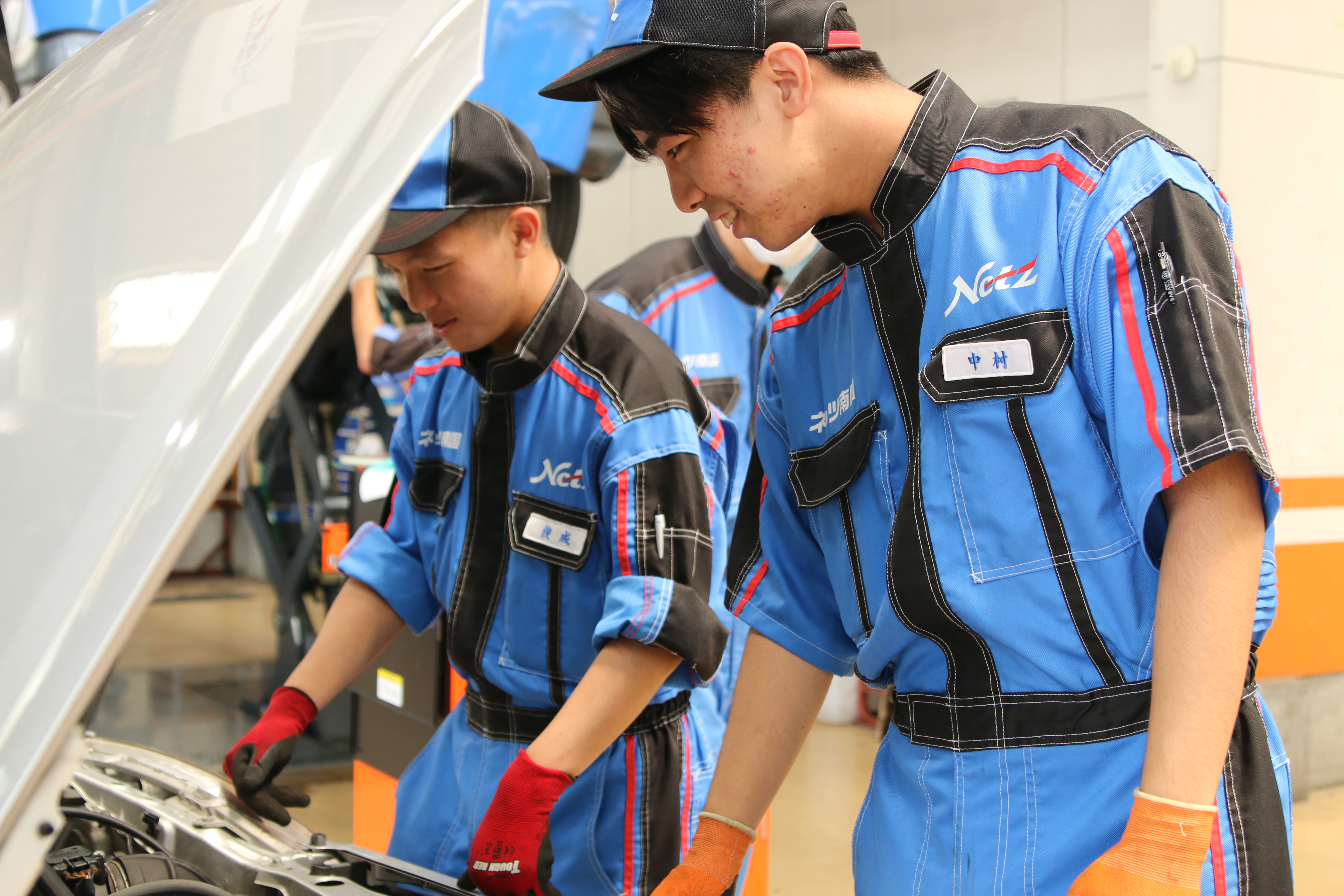 【自動車整備士】二級自動車整備士資格必須◆保育所併設◆ホワイト企業賞受賞◆助け合いで整備の技術力も向上！