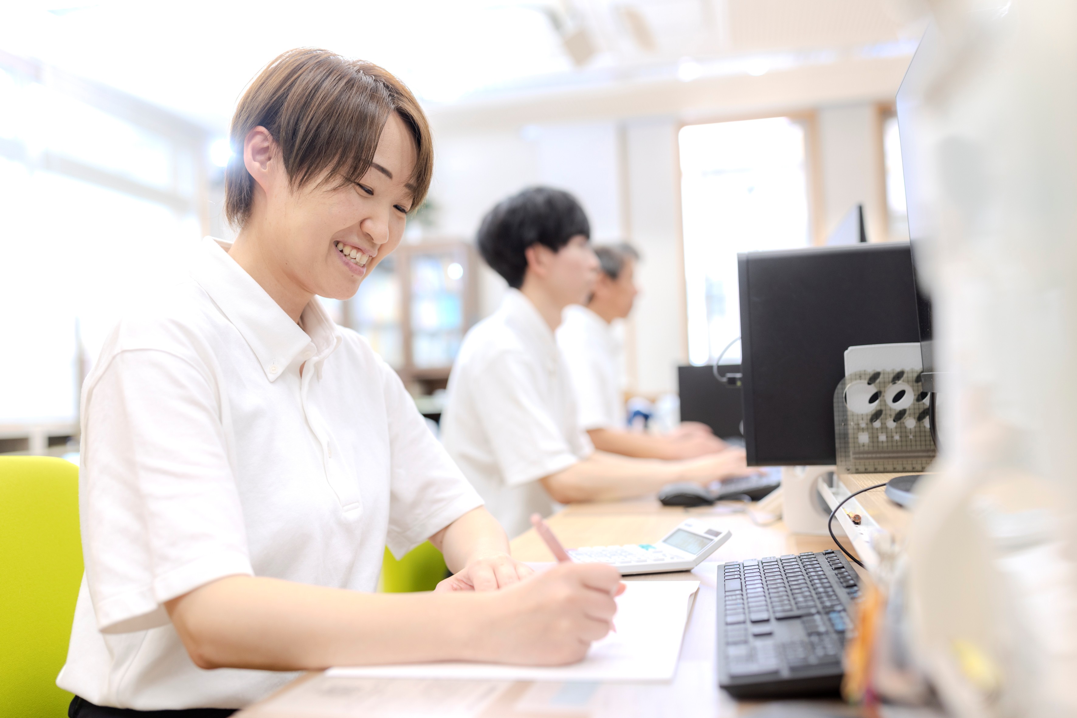 【経理事務】残業は月1時間程度／昨年度の賞与実績112万円以上／100％の社員が前職より給与アップ！◆年間休日121日◆金融業界の経理のお仕事です