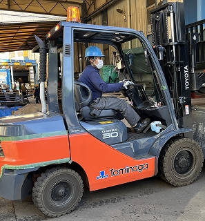 【荷受作業員】未経験者応募可◆59歳以下◆荷受け・出荷で製造現場を支える仕事◆資格取得支援あり◆転勤無し◆会社見学可