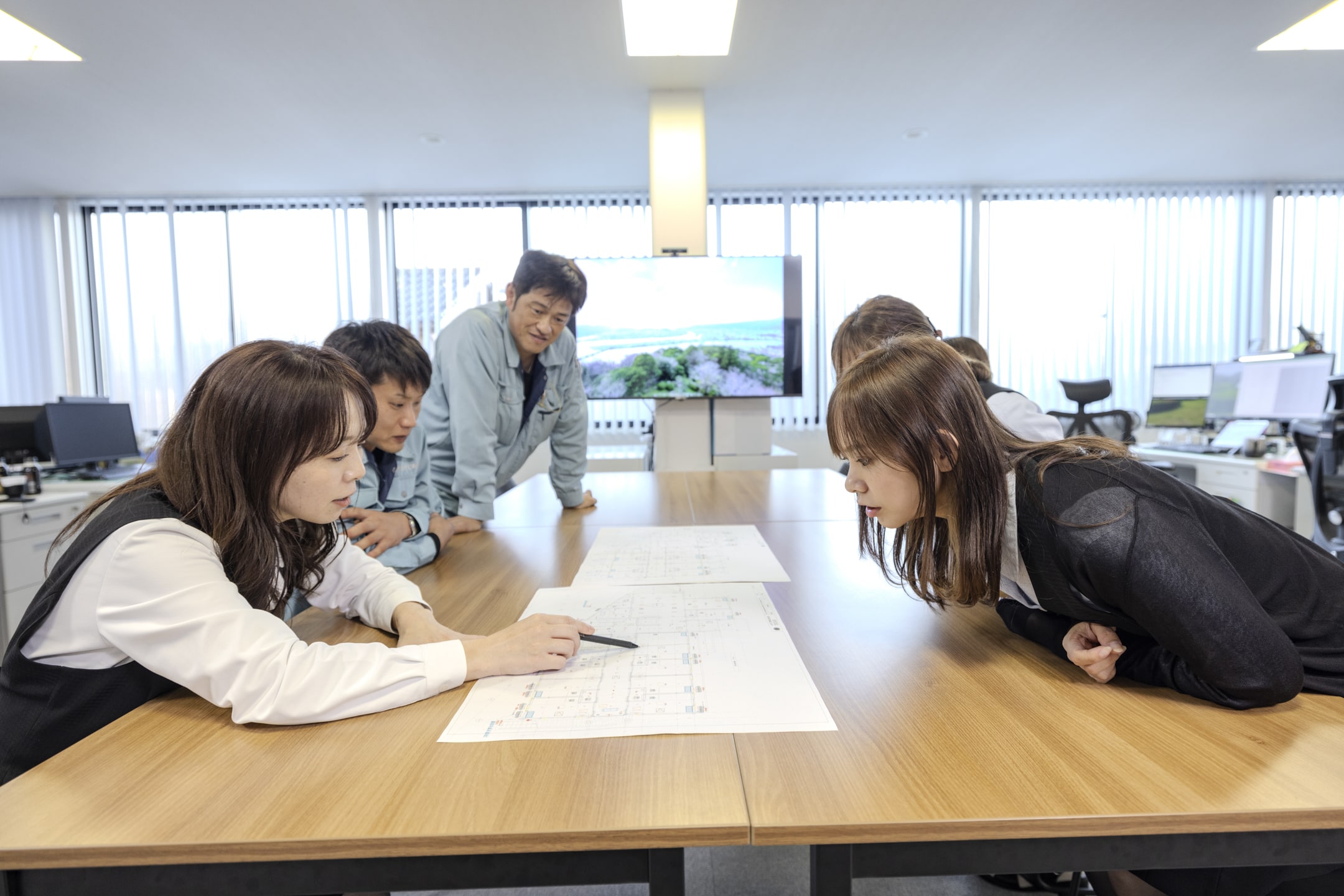 【管工事業】未経験OK！現場でスキルを学べる仕事です。子育て支援も充実！資格取得支援あり・45歳以下歓迎・ワークライフバランス重視の環境です。