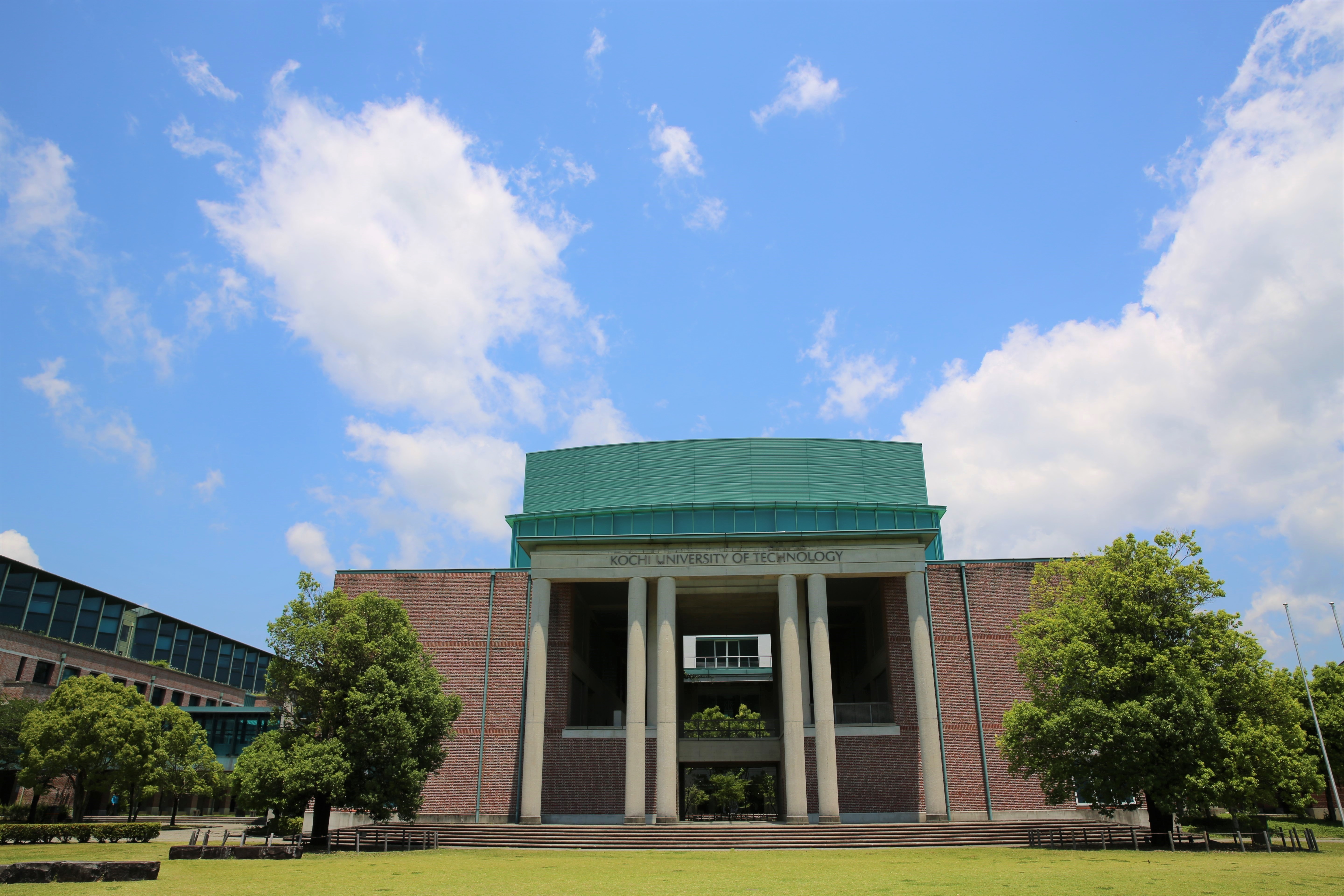 【高知工科大学　教員（教育講師）】◆企業での経験を生かして活躍◆土日祝日休◆応募締切：令和６年 12 月 10 日（火）◆人が育つことに努力している大学です◆若い学生の可能性を伸ばすという特色ある仕事です．