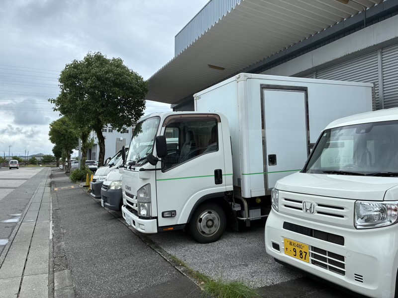 【ルート営業】経験不問◆年間休日120日◆食材、包装資材の定期配送◆届けるだけじゃない！お客様の困ったを解決する重要ポジション。