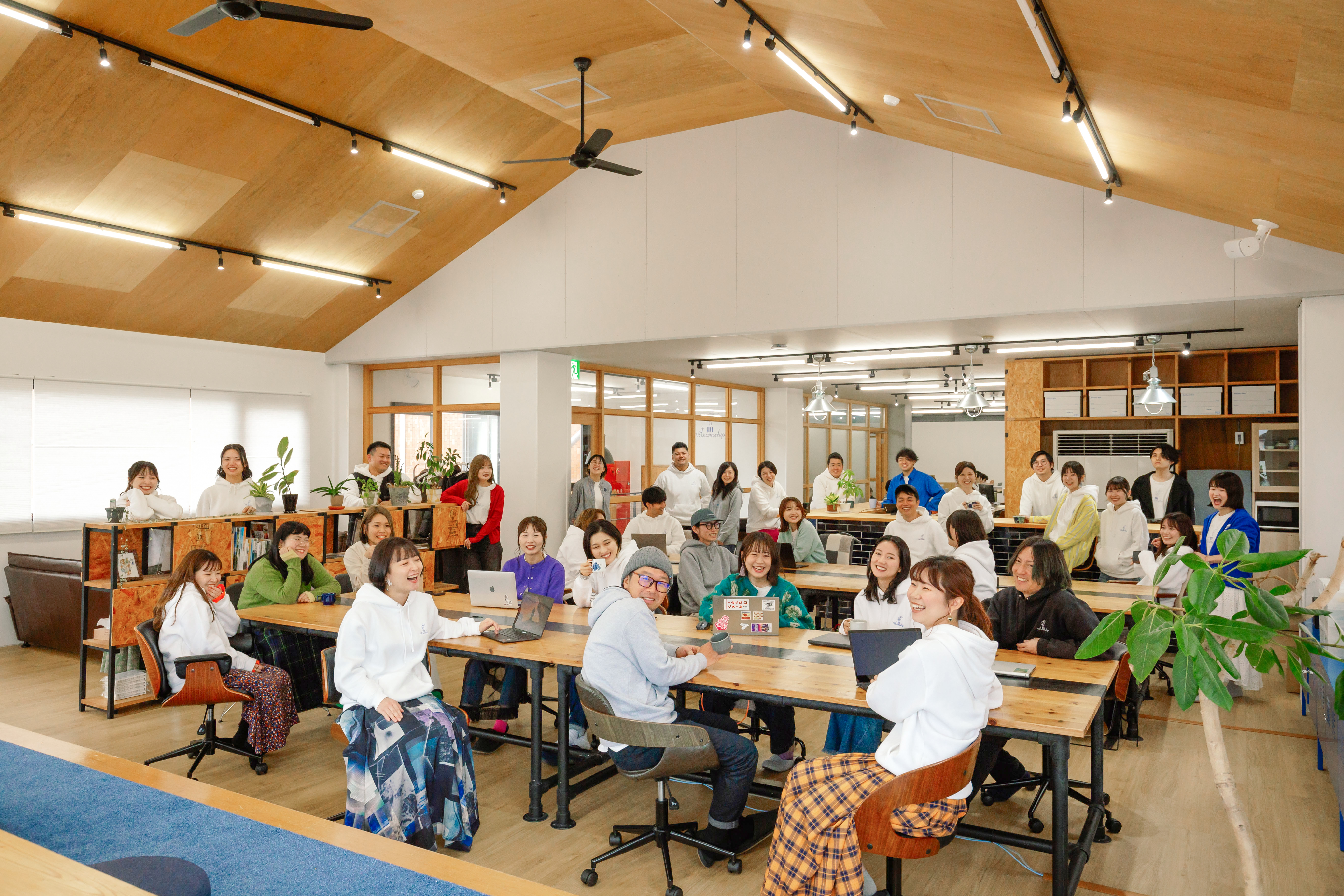 【ディレクター】自治体・事業者が抱える地域の課題を解決するため、クリエイティブにプロジェクトを動かしていく仕事です。