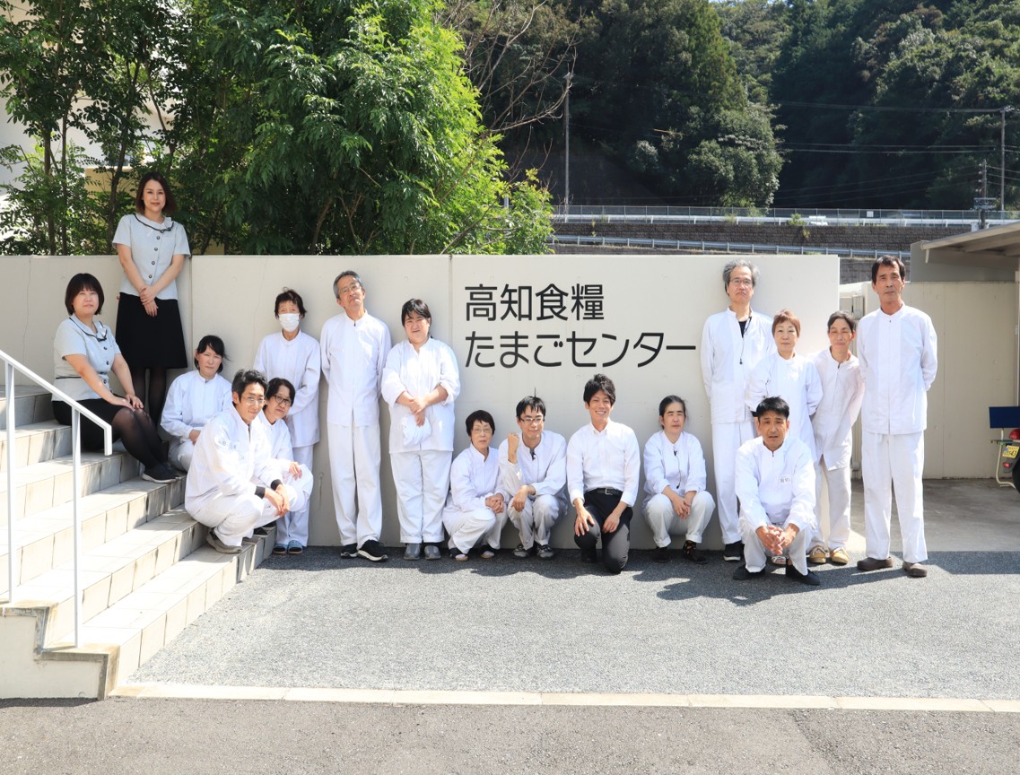 【将来の工場長候補】最新設備の新築工場で、卵の生産管理から人材育成まで担うリーダーへの成長を全力でバックアップします！