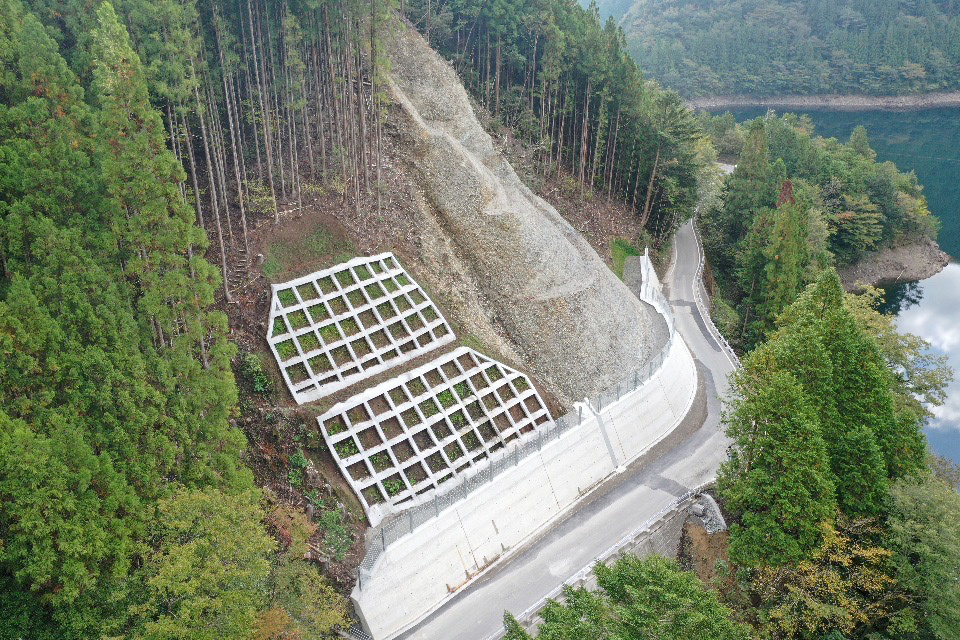 【土木施工管理技術者（見習い）】◆経験不問◆完全週休二日制◆業務に必要な資格取得は会社がバックアップします！
