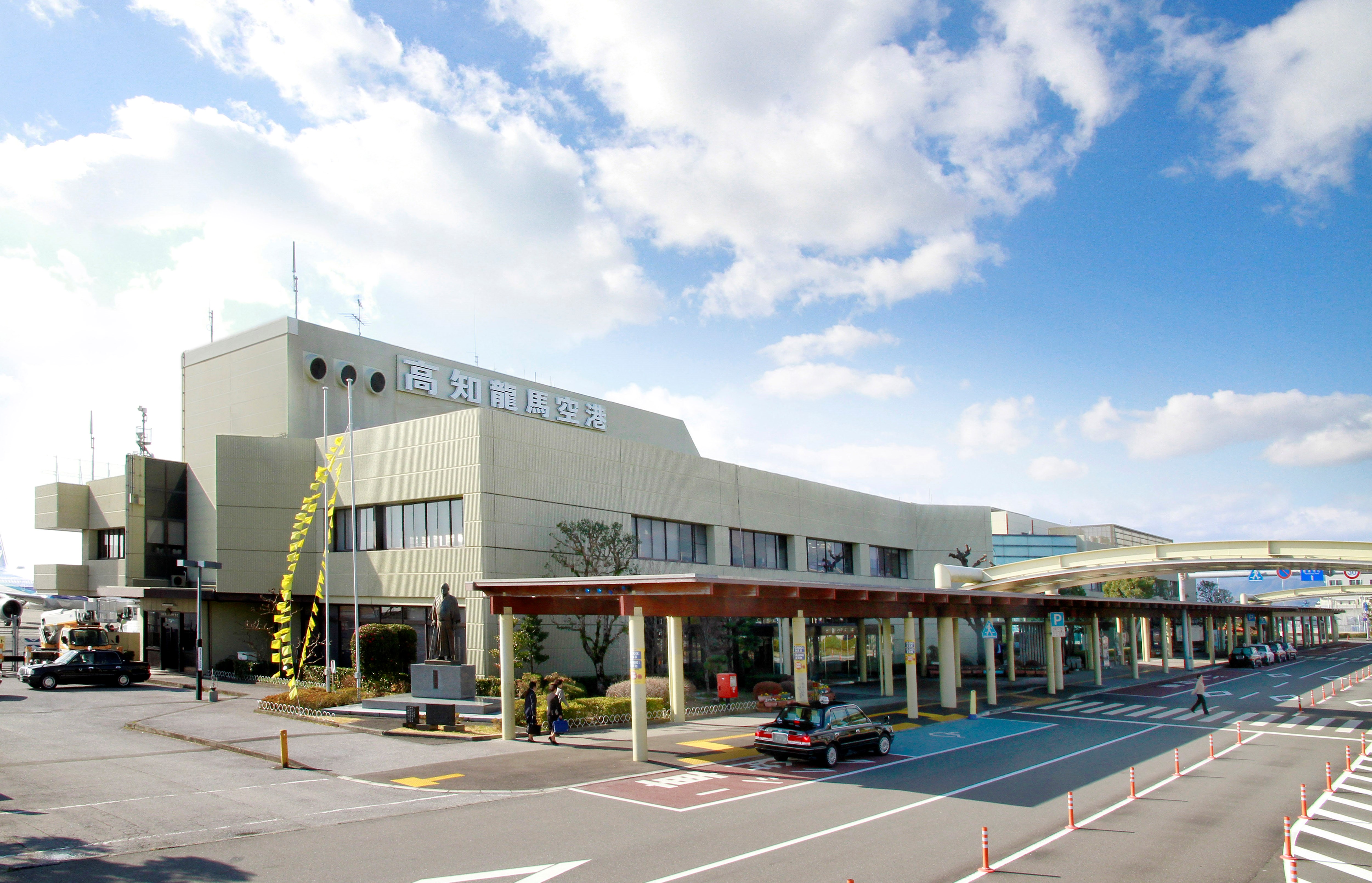【総合職】◆管理・企画・経理◆未経験応募可◆高知県の空の玄関で高知県内外のお客様へ高知の魅力を発信◆転勤なし◆定時退社に取り組んでいます！