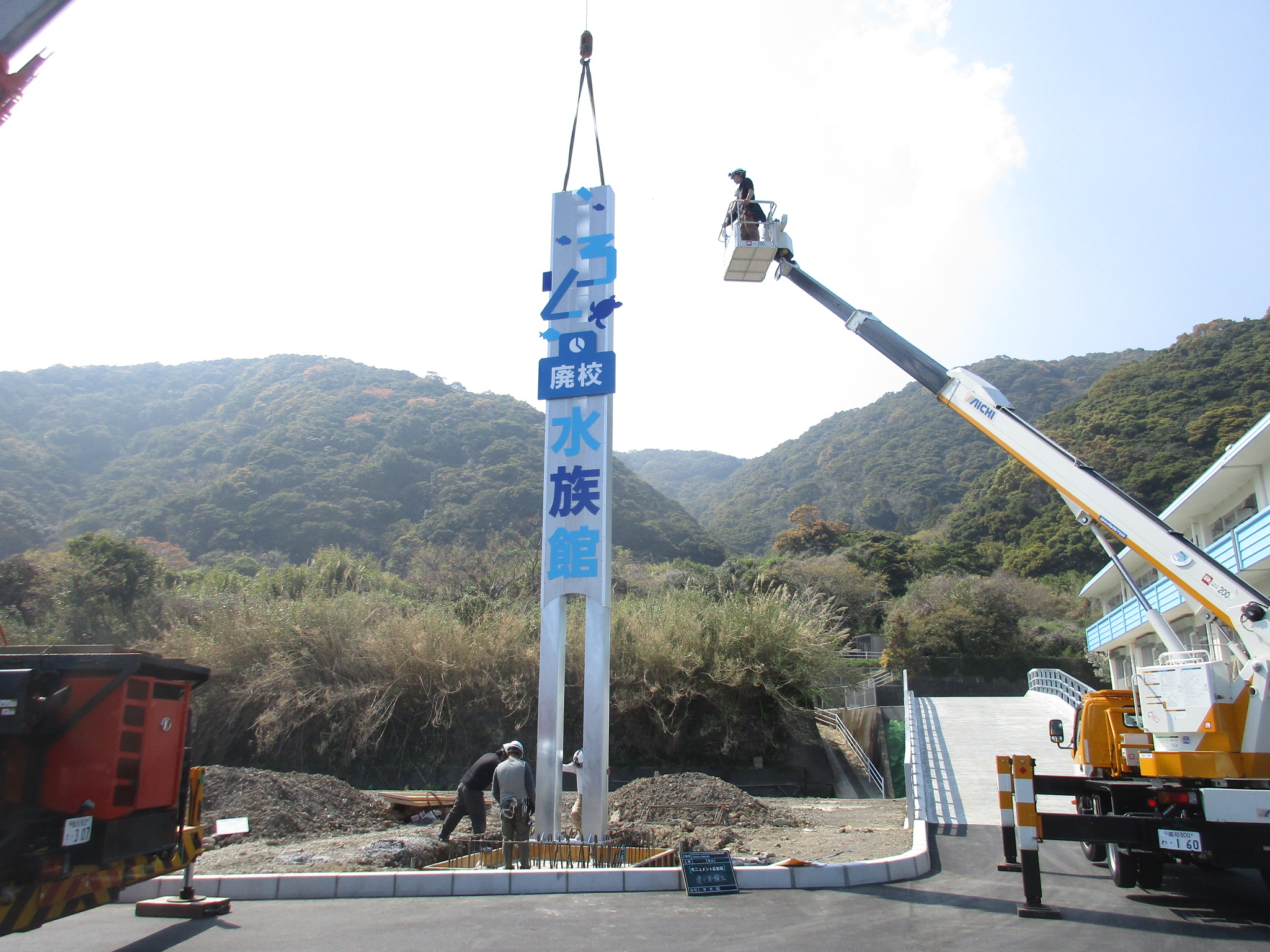 看板製作 看板現場施工 ものづくりが好きな方 興味のある方歓迎 マイカー通勤可 無料駐車場あり 年間休日105日