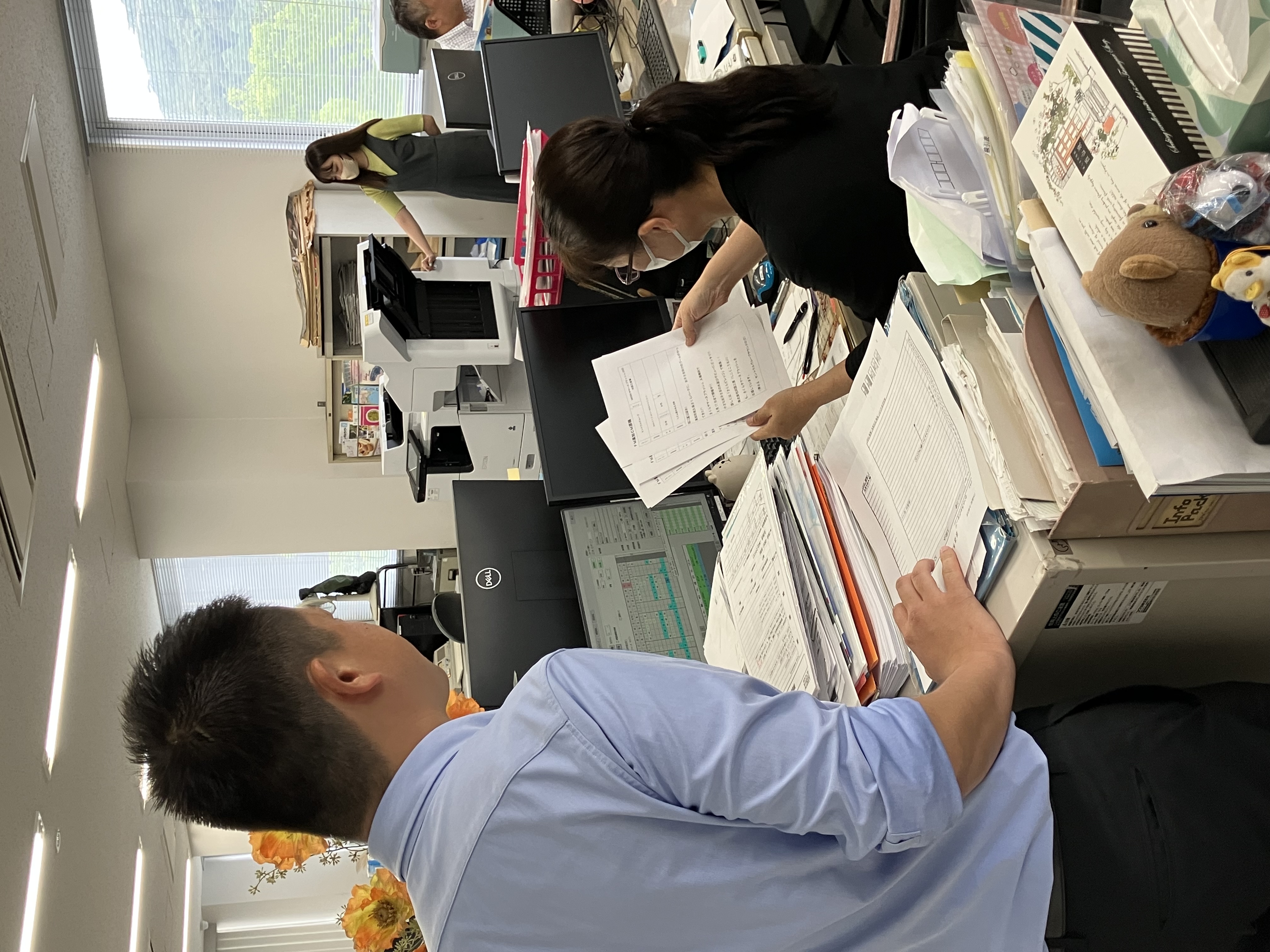 【法人営業】経験不問/土日祝日休/主に高知県内の企業に、エフエム高知で放送する広告を販売する仕事です。適性や希望などにより、制作や総務など他部署へ異動する場合もあります。