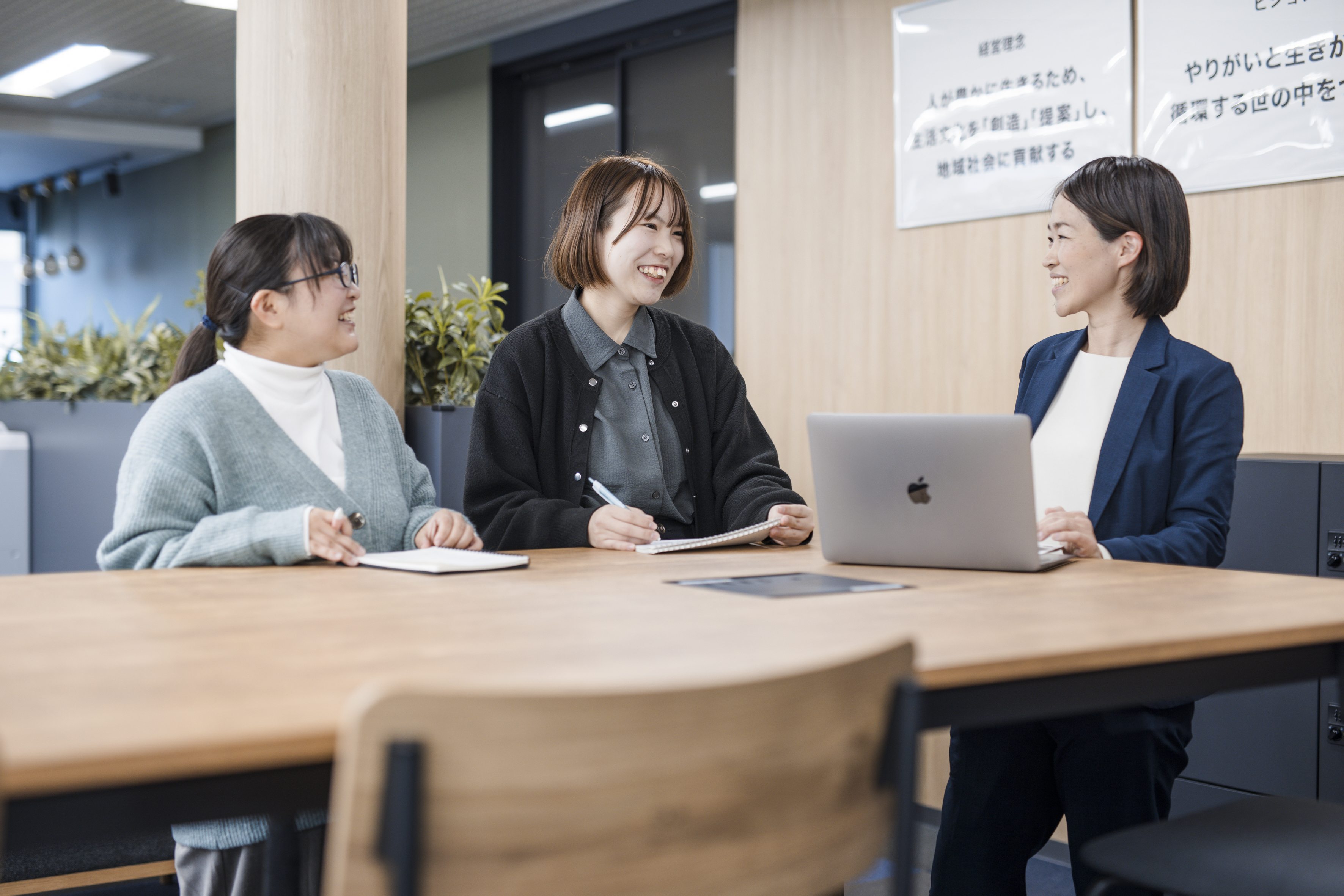 【広報担当者】経験不問◆土日祝休み◆高知県内外の食品・ペット用品の会社全体の仲間と企業ブランディングを推進！広報から企画まで幅広く活躍するメンバーを募集します！