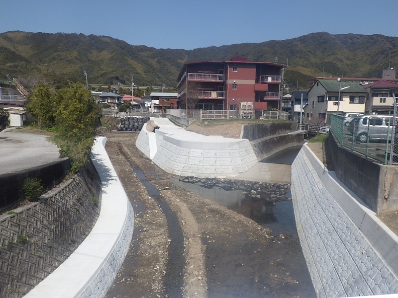 【作業員】経験不問◆土日休み◆道路工事、耐震補強工事、河川工事等を主に行います。