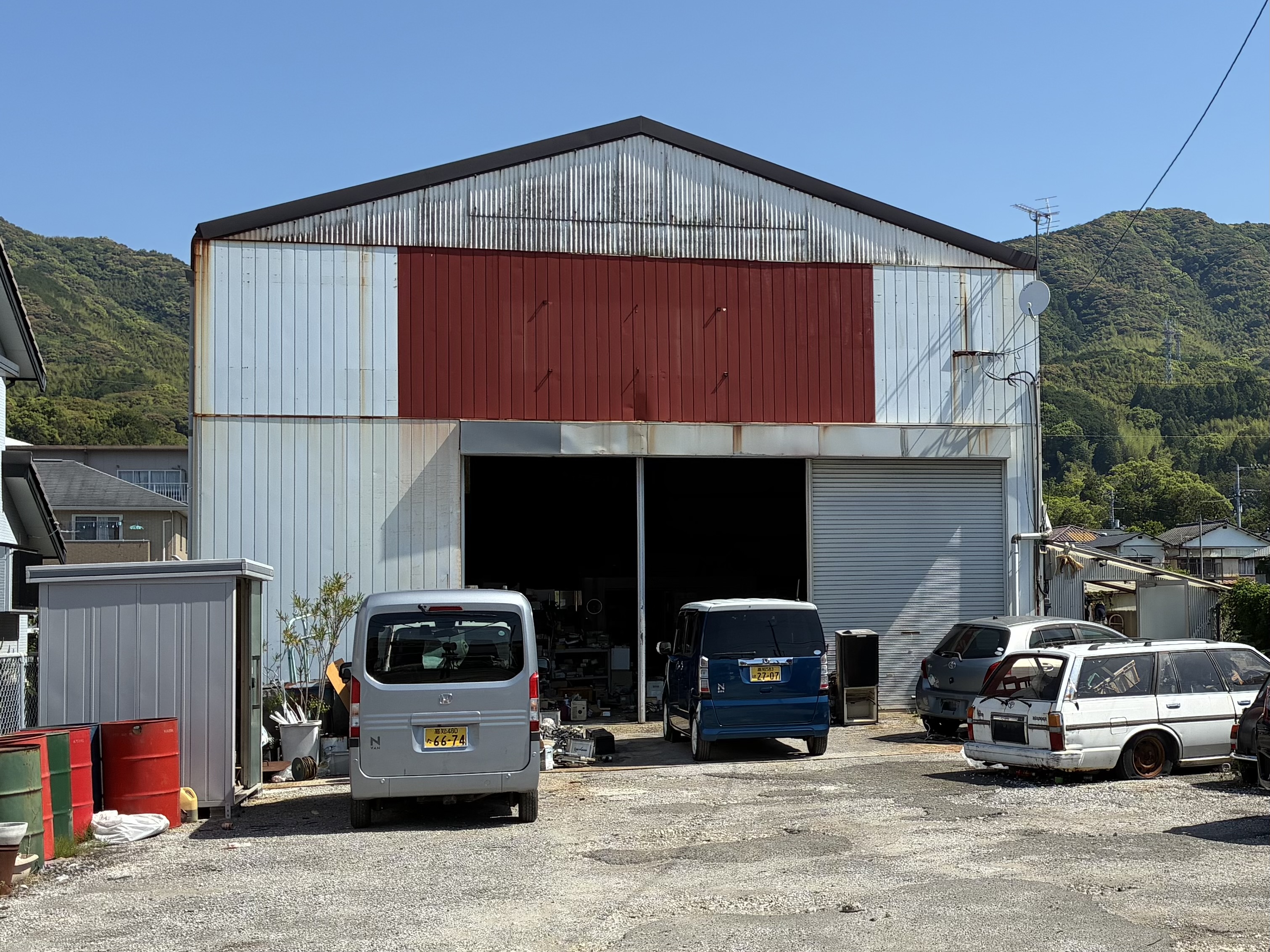 【自動車に使う電気部品の修理スタッフ】未経験者歓迎◆車に興味があれば、未経験の方でも安心◆自動車のエアコン修理やバッテリー交換をはじめとした電装品修理をする仕事です。