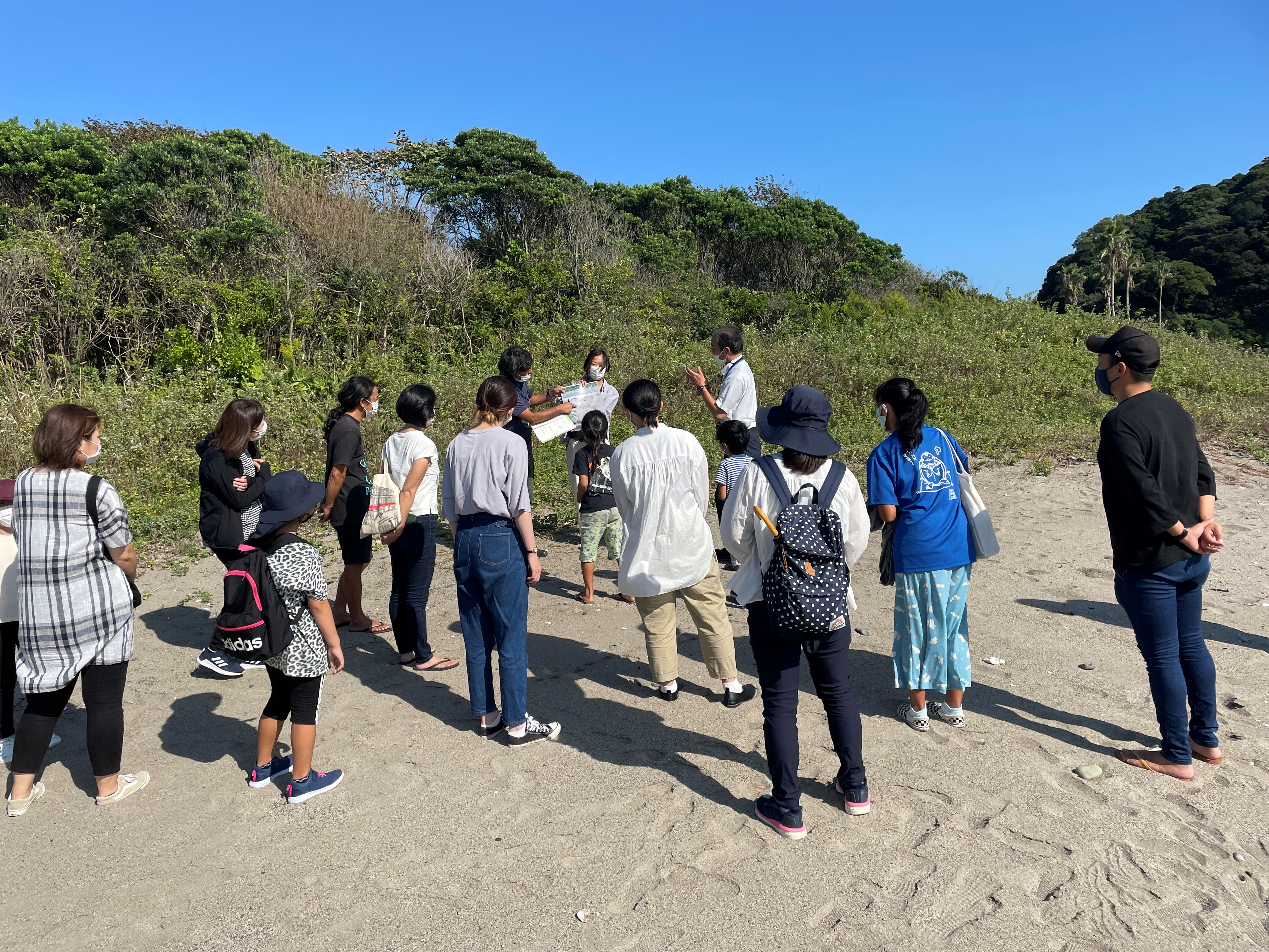 【事務局職員(自然ガイド）（自然解説員）】足摺宇和海国立公園竜串ビジターセンターうみのわでの観光業務◆年間休日124日◆未経験可◆住居手当あり◆転勤なし