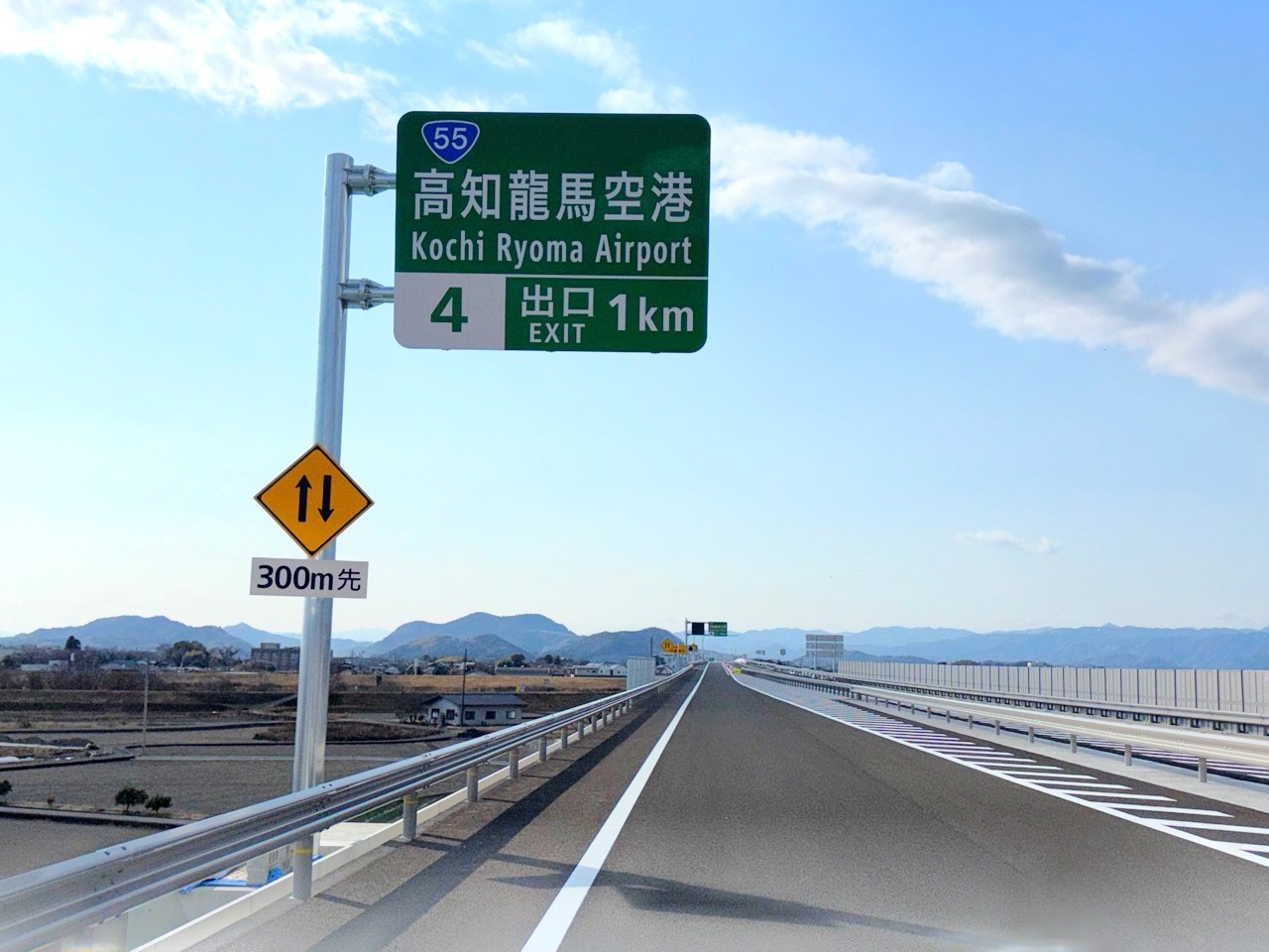 【事務】◆完全週休二日制（土日）◆経験不問◆社員の多くが中途採用で、未経験者が約80％◆マイカー通勤　無料駐車場有り◆資格手当補助