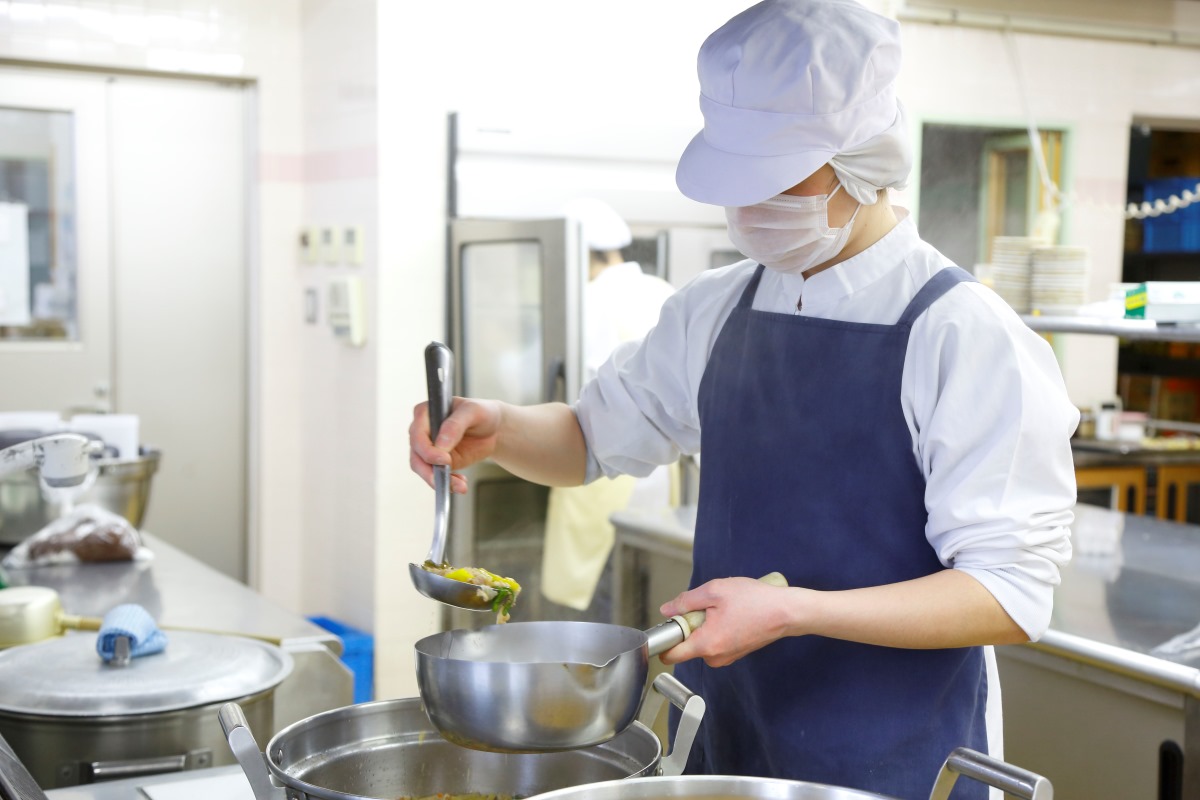【調理員・調理補助】◆満たすのはお腹だけじゃない！◆高知の給食を支え、高知を元気に！